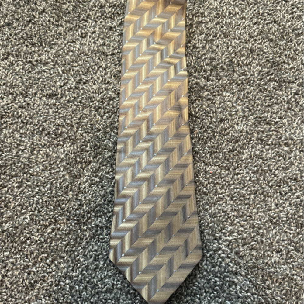 Elegant Patterned Men's Tie